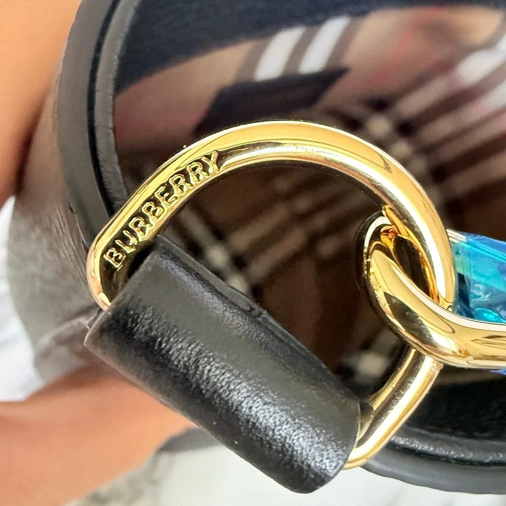 Burberry SM Bucket Bag‎ Black Pebbled Leather Interior Vintage Check 8084035